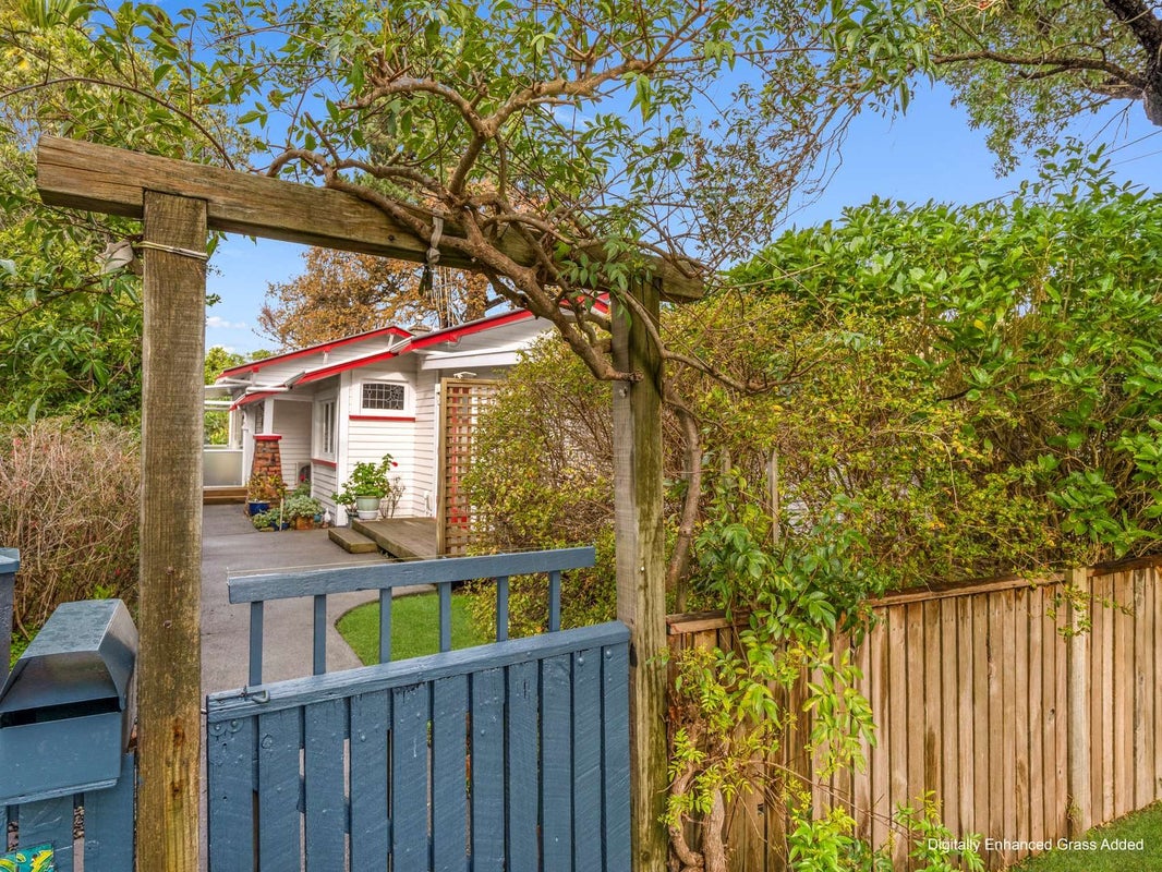 32 Hutchison Crescent, Durie Hill, Whanganui - Carousel 2