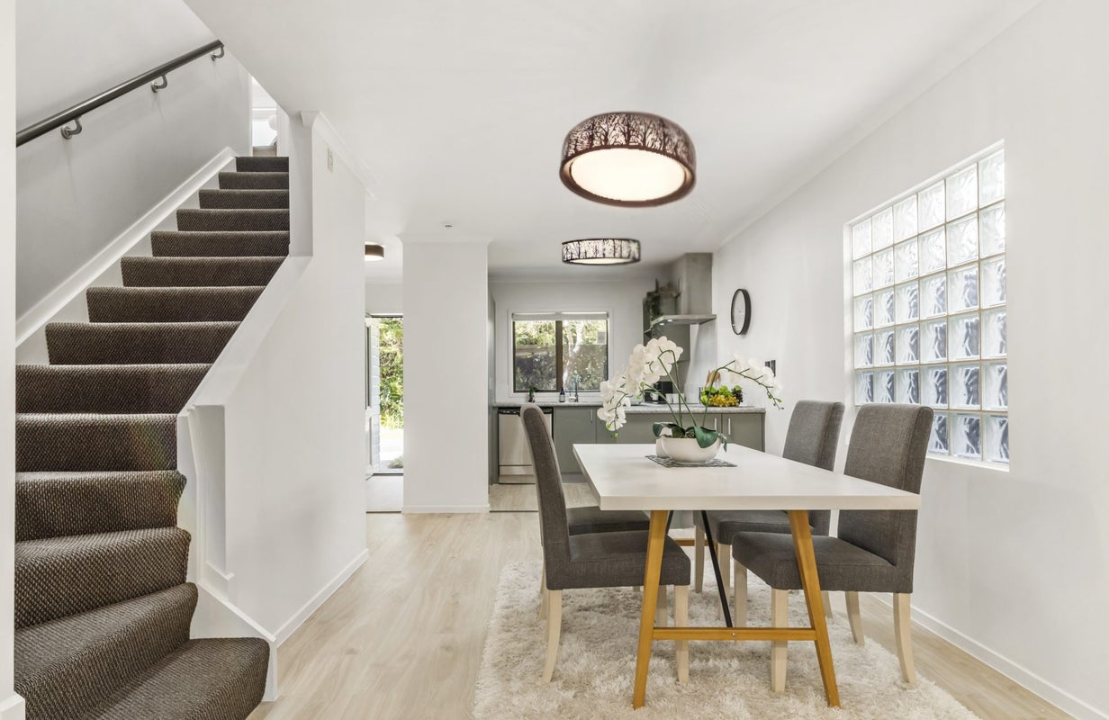 27 Verdale Circle, Glen Eden, Auckland - Carousel 1