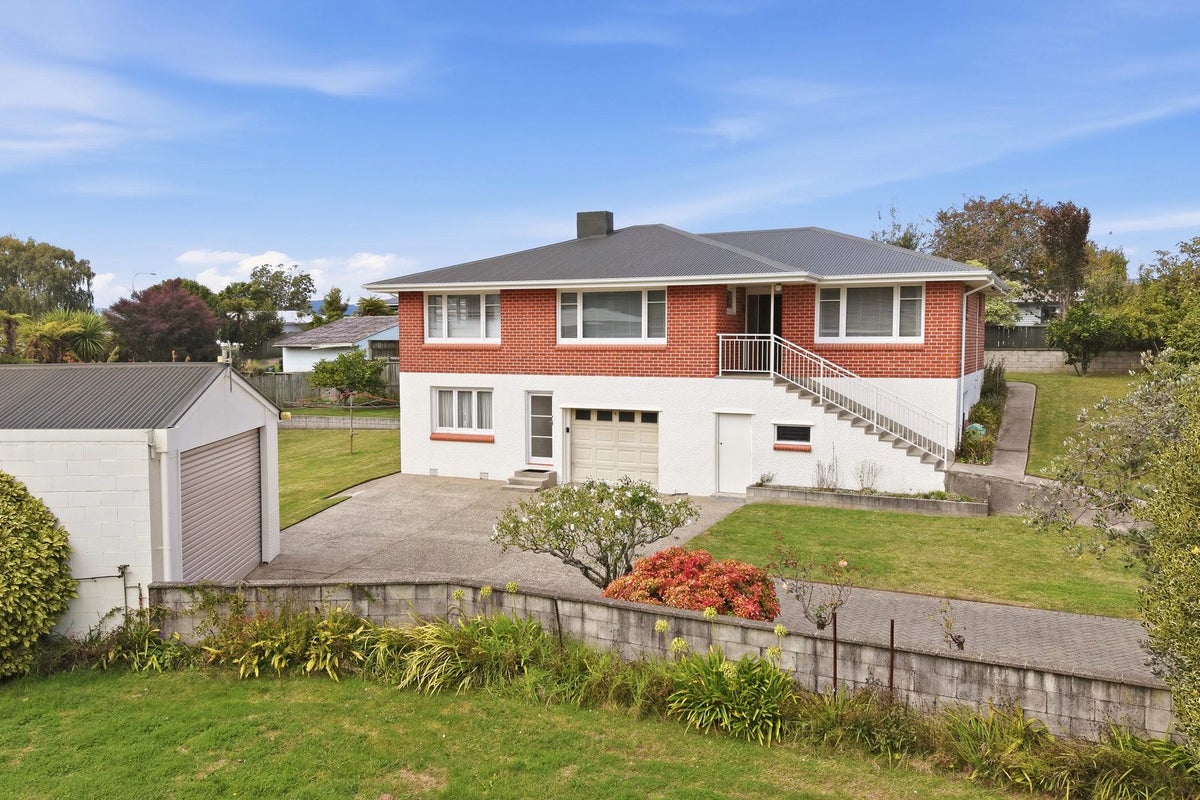 14 JOHNSTON CRESCENT, SPRINGFIELD, Rotorua - Carousel 1