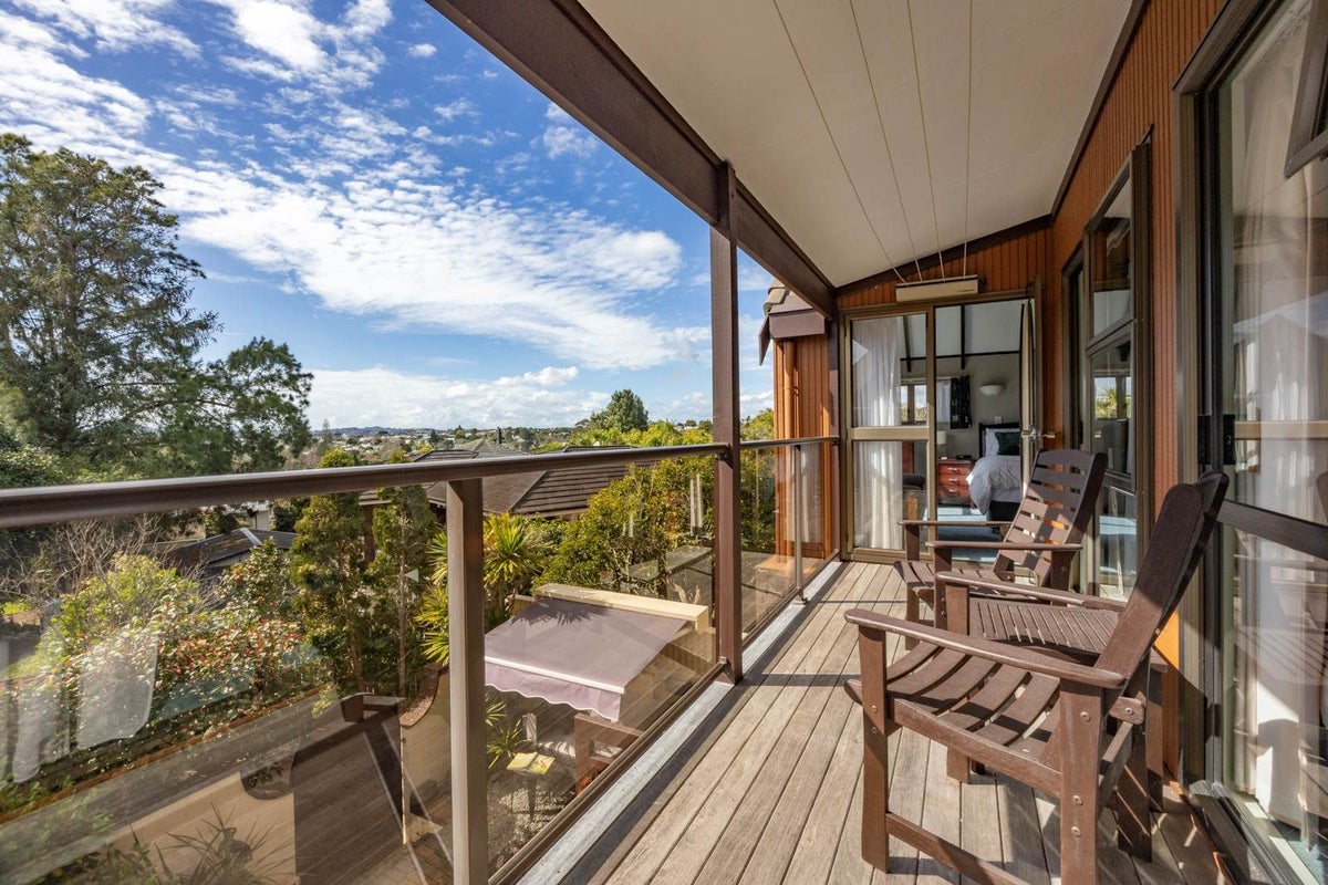 3/8 West Lynn Road, Titirangi, Auckland - Carousel 1