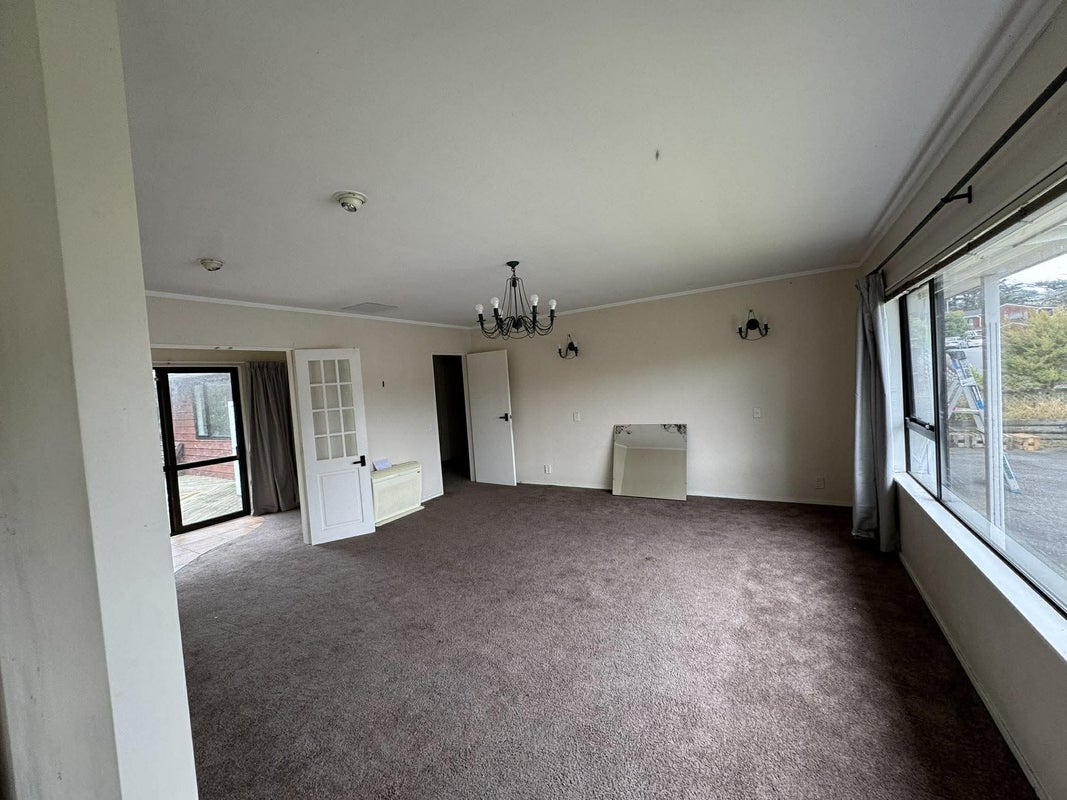 7 Ronald Woolf Place, Churton Park, Wellington - Carousel 2