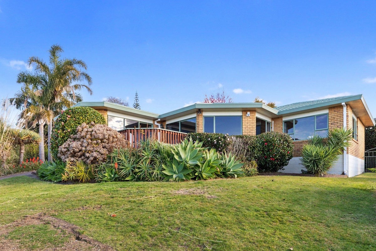10 Homestead Place, Welcome Bay, Tauranga - Carousel 1