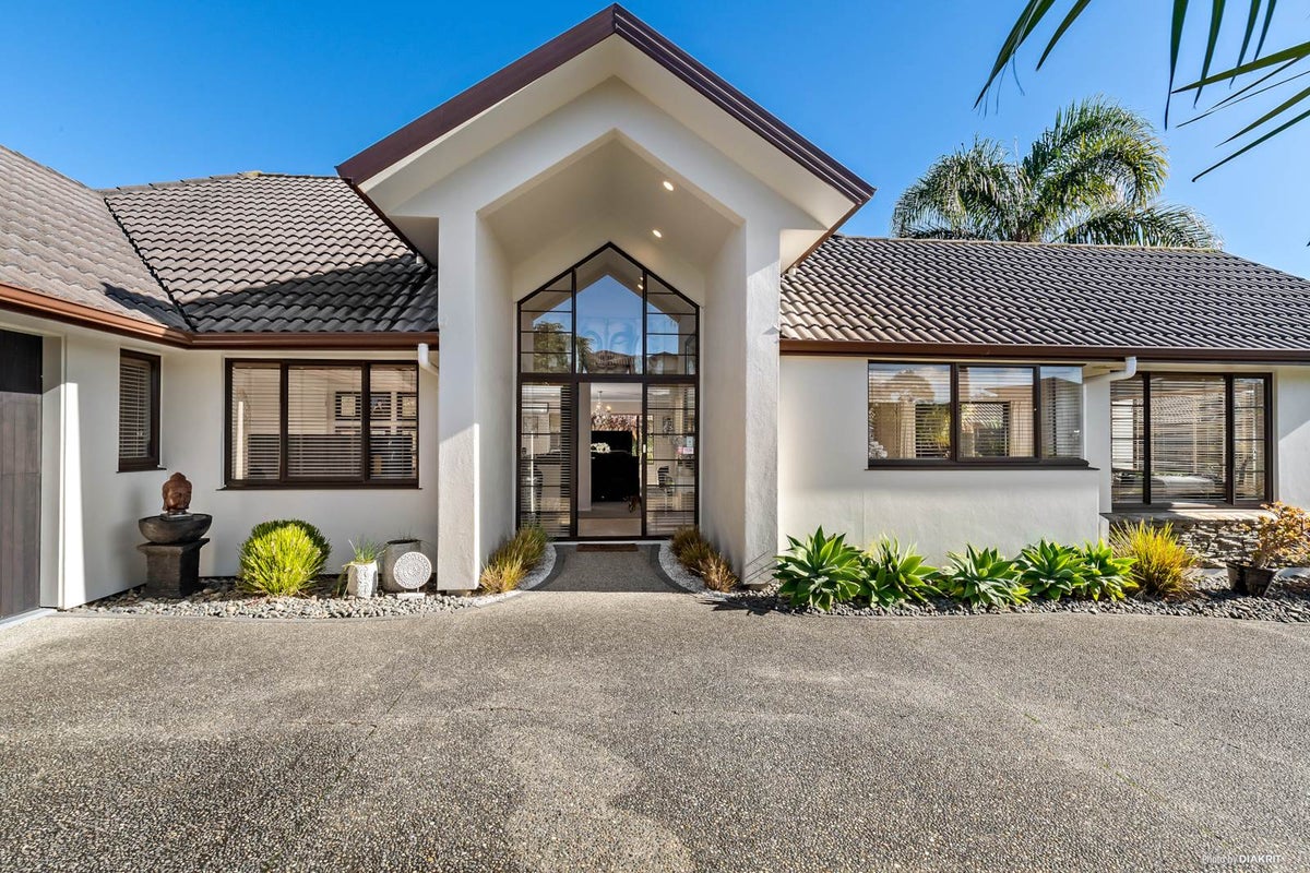 13 Elwyn Close, Flat Bush, Auckland - Carousel 1