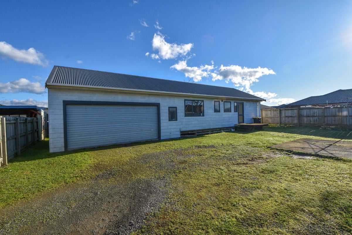 74 Kent Street, Carterton - Carousel 13