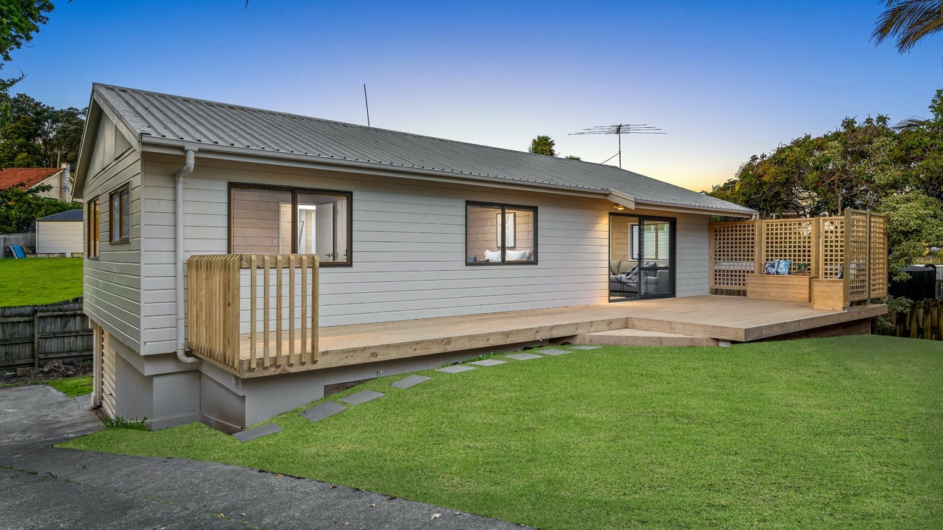 868 Whangaparaoa Road, Manly, Whangaparaoa - Carousel 1