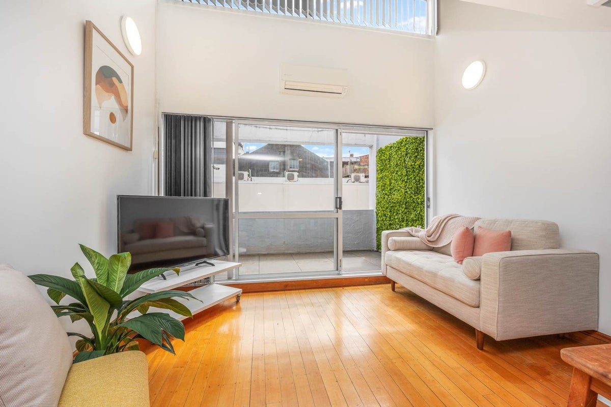 2/12 East Street, Newton, Auckland - Carousel 2