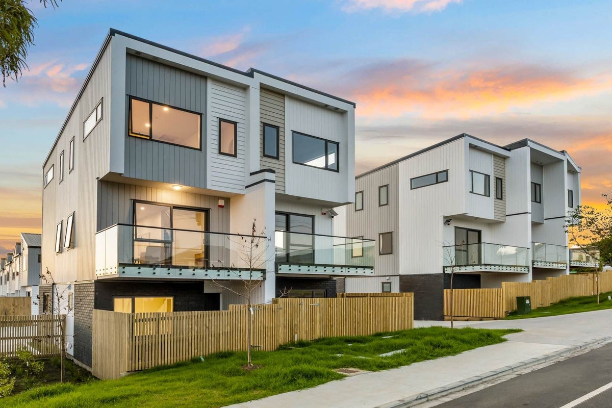 60 Hamlin Road, Mount Wellington, Auckland - Carousel 1