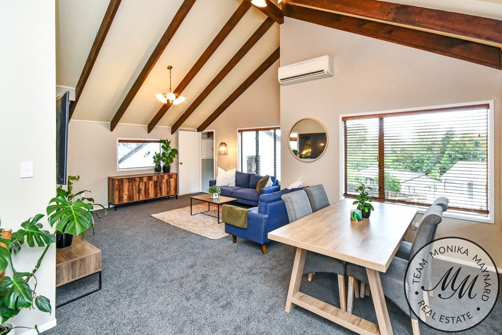 44 Kingsclere Place, Goodwood Heights, Auckland - Carousel 1