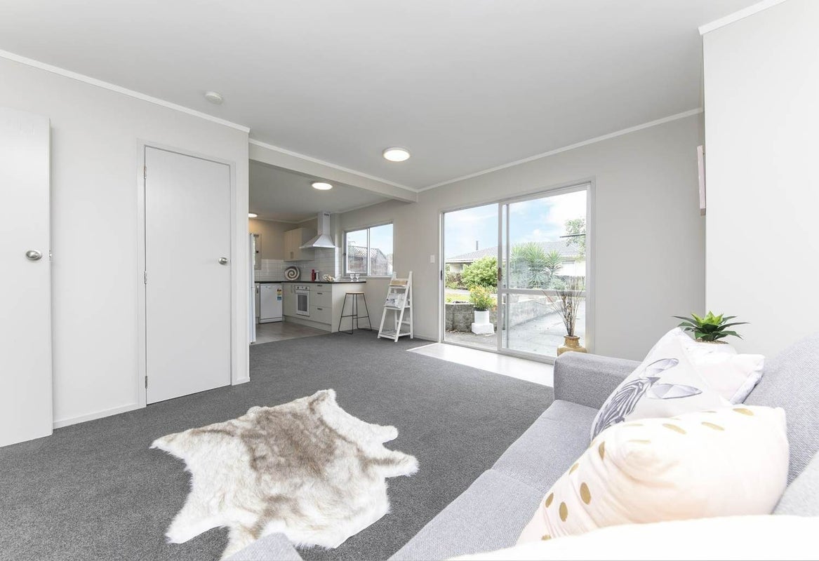 35 Kemp Road, Massey, Auckland - Carousel 1