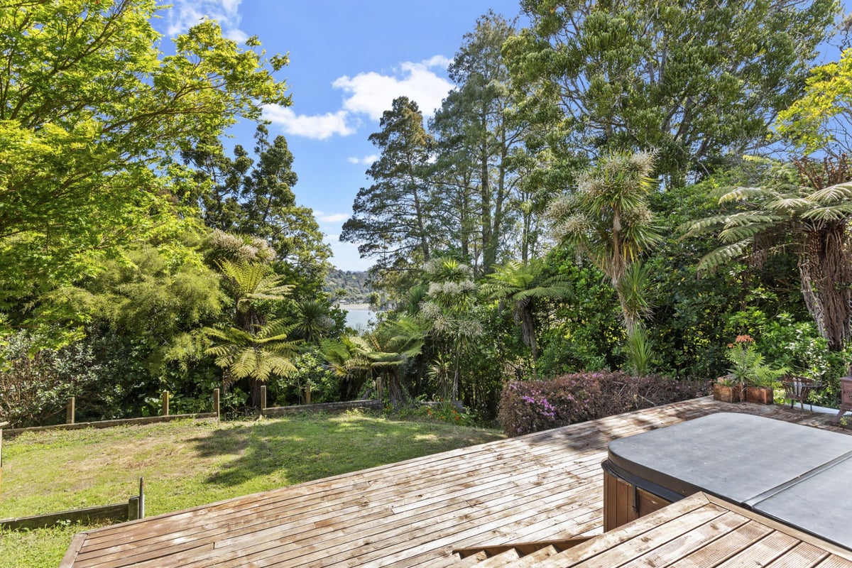 39 Arapito Road, Titirangi, Auckland - Carousel 2