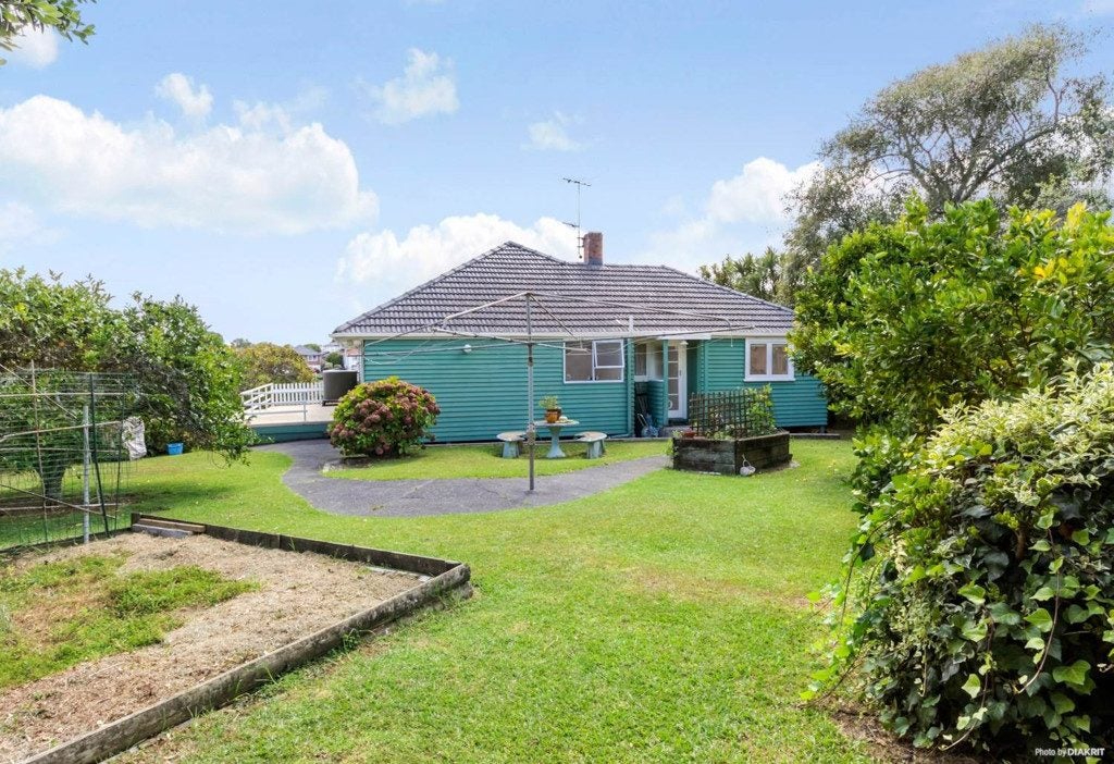 11 Jasmine Place, Blockhouse Bay, Auckland - Carousel 2