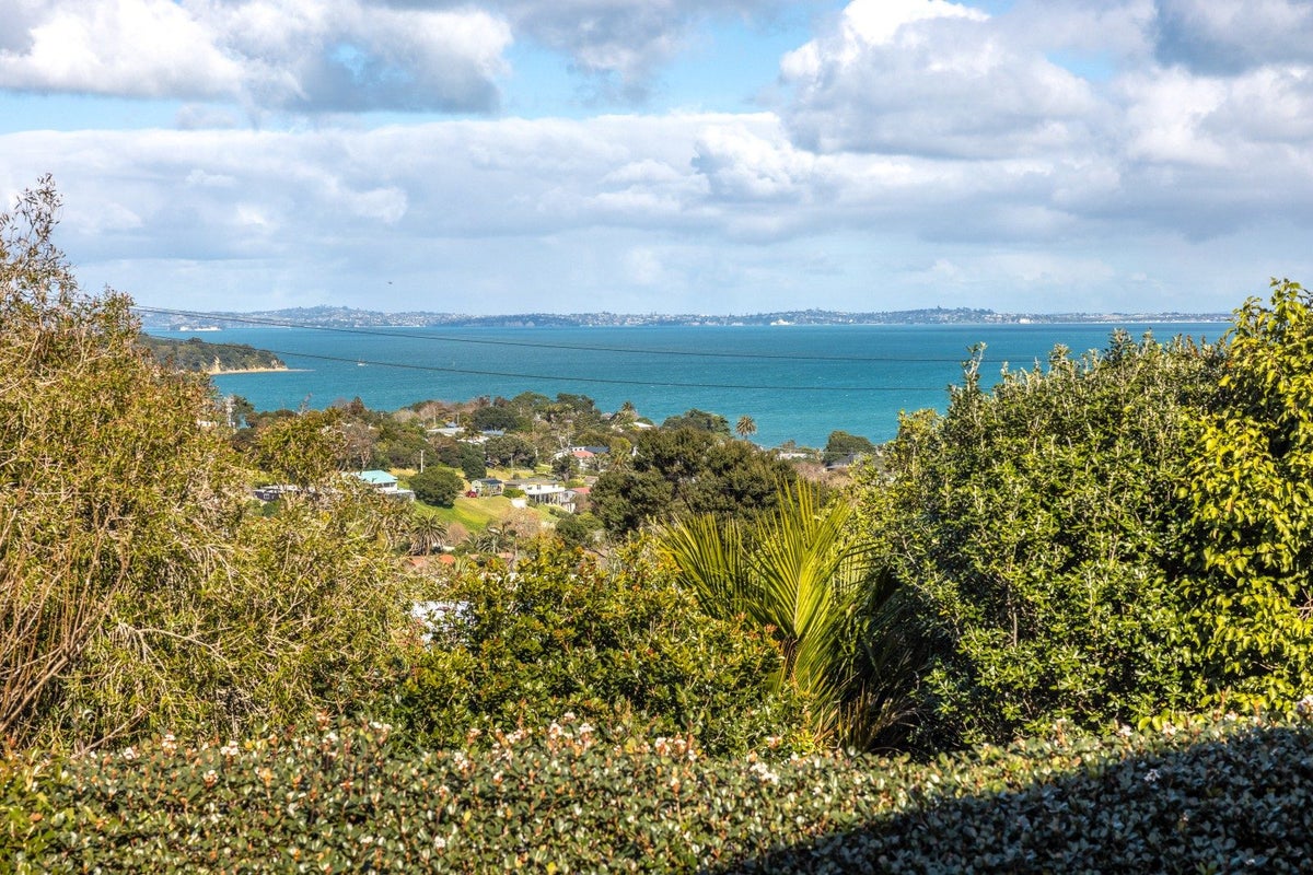 3 George Street, Surfdale, Waiheke Island - Carousel 2