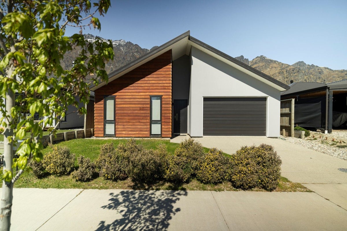 53 Howden drive, Jacks point, Queenstown - Carousel 1