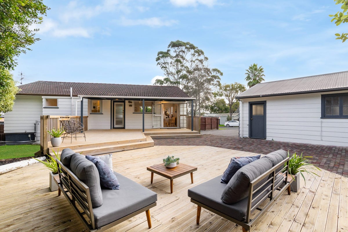 52 Fitzherbert Avenue, West Harbour, Auckland - Carousel 1