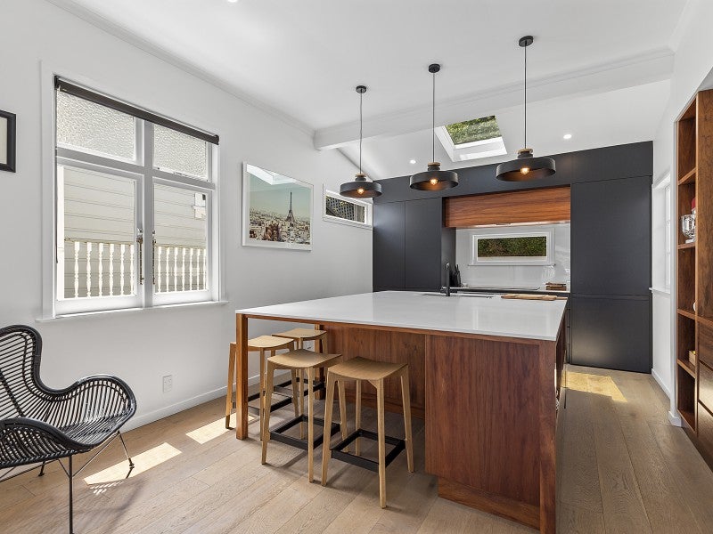 70 Overtoun Terrace, Hataitai, Wellington - Carousel 2