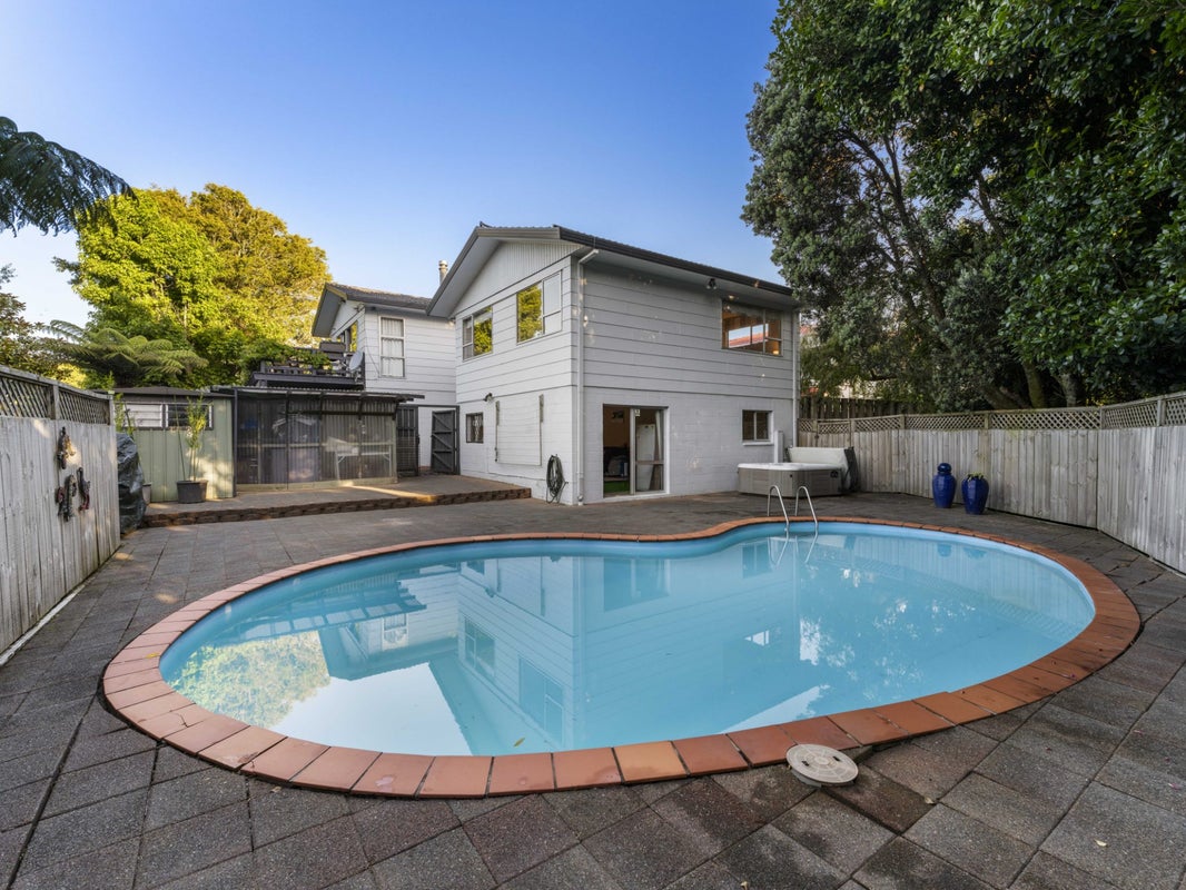 12 Wanganella Place, Lynfield, Auckland - Carousel 1