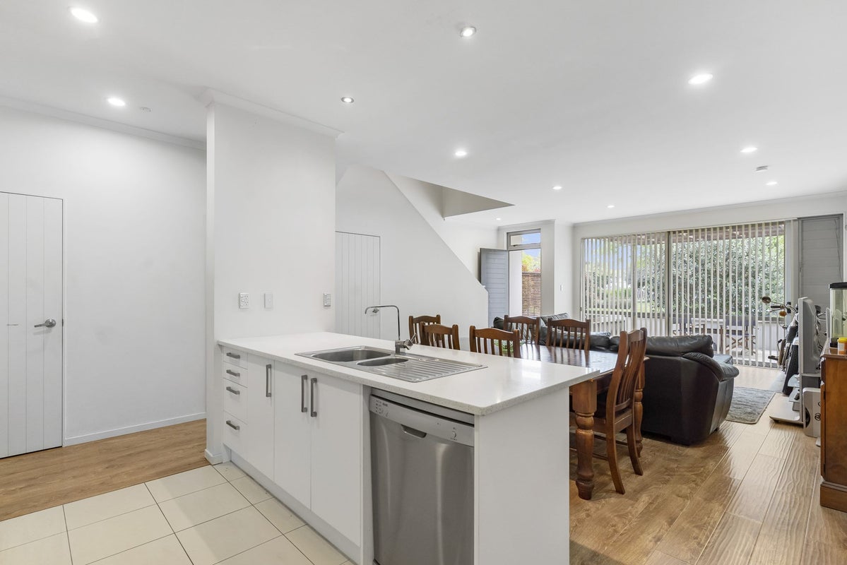 23 Kauri Drive, Takanini, Auckland - Carousel 1