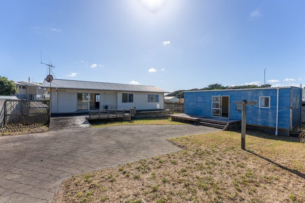 14 Scott Avenue, Otaki Beach, Otaki - Carousel 1