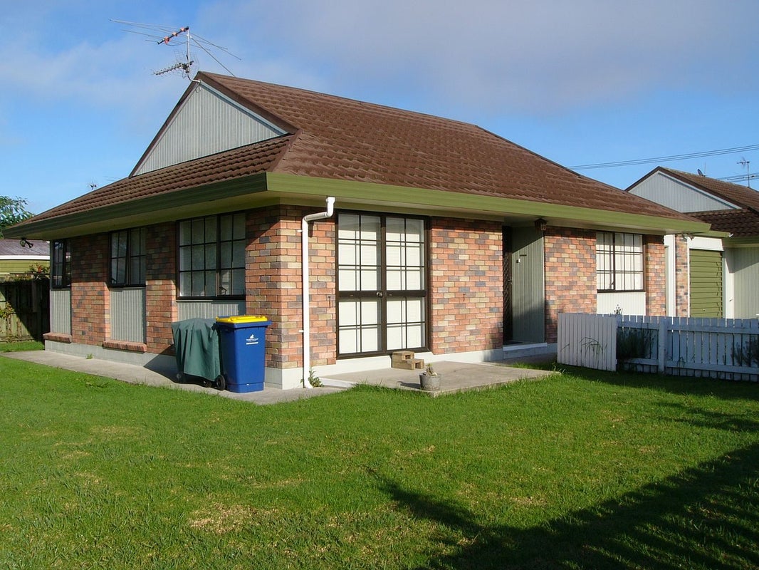 2/20 Sturges Road, Henderson, Auckland - Carousel 2