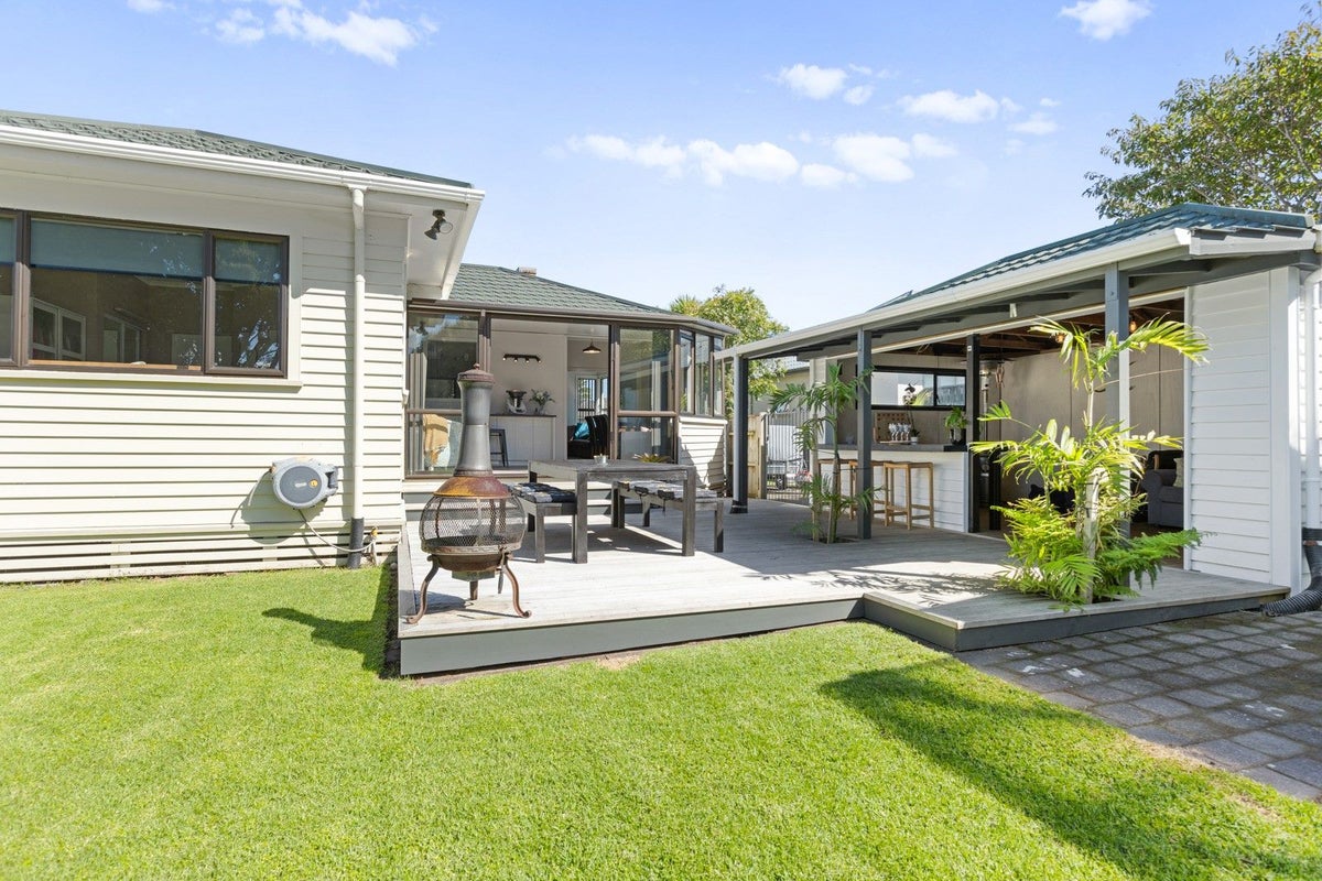 123 Govett Avenue, Frankleigh Park, New Plymouth - Carousel 41