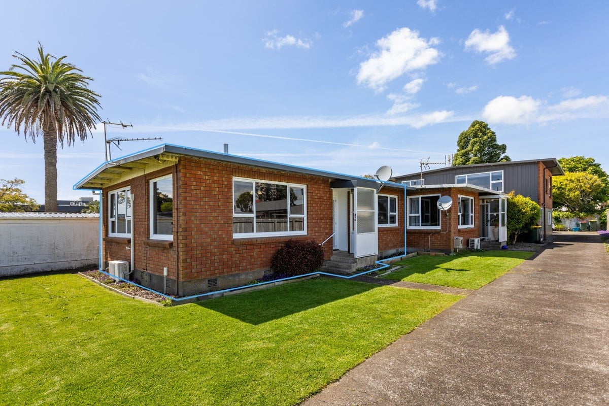 1/378 Devon Street East, Strandon, New Plymouth - Carousel 1