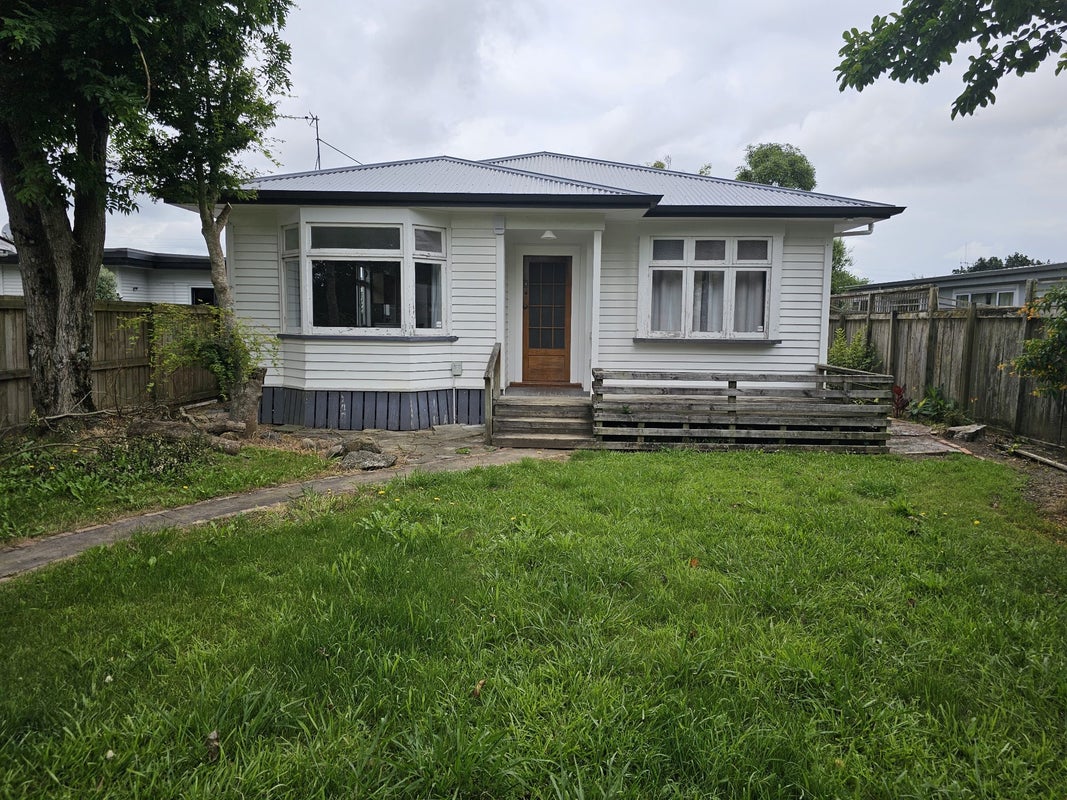 8 Gillies Avenue, Claudelands, Hamilton - Carousel 1