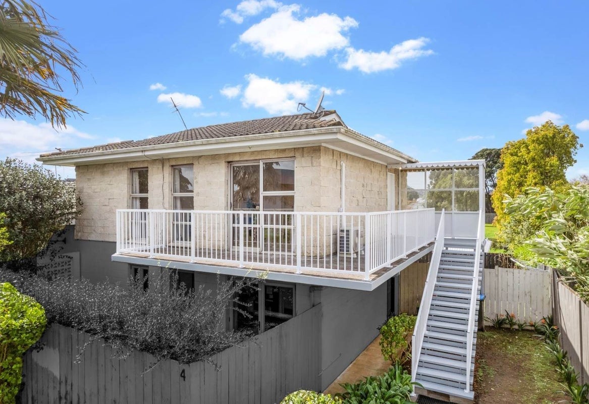 5/24 Morningside Drive, Morningside, Auckland - Carousel 1