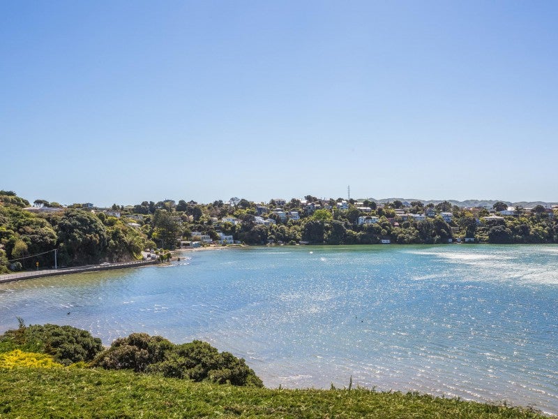 15 Bosun Terrace, Whitby, Porirua - Carousel 2