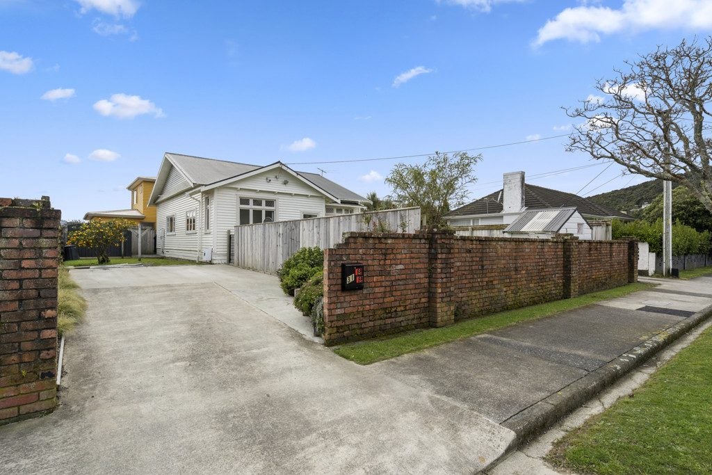 31 Porutu Street, Fairfield, Lower Hutt - Carousel 1