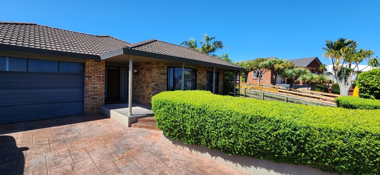 8 Frank Frethey Place, Highlands Park, New Plymouth - Carousel 2