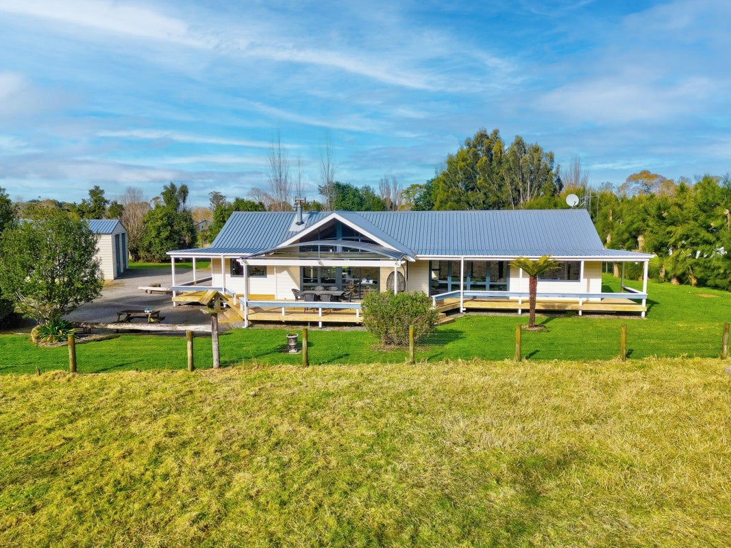 12 Pickwick Road, Otamatea, Whanganui - Carousel 1