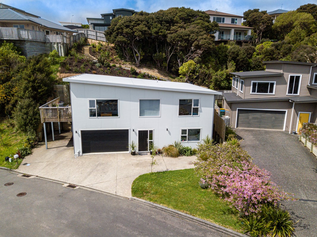7 Port Lane, Whitby, Porirua - Carousel 21