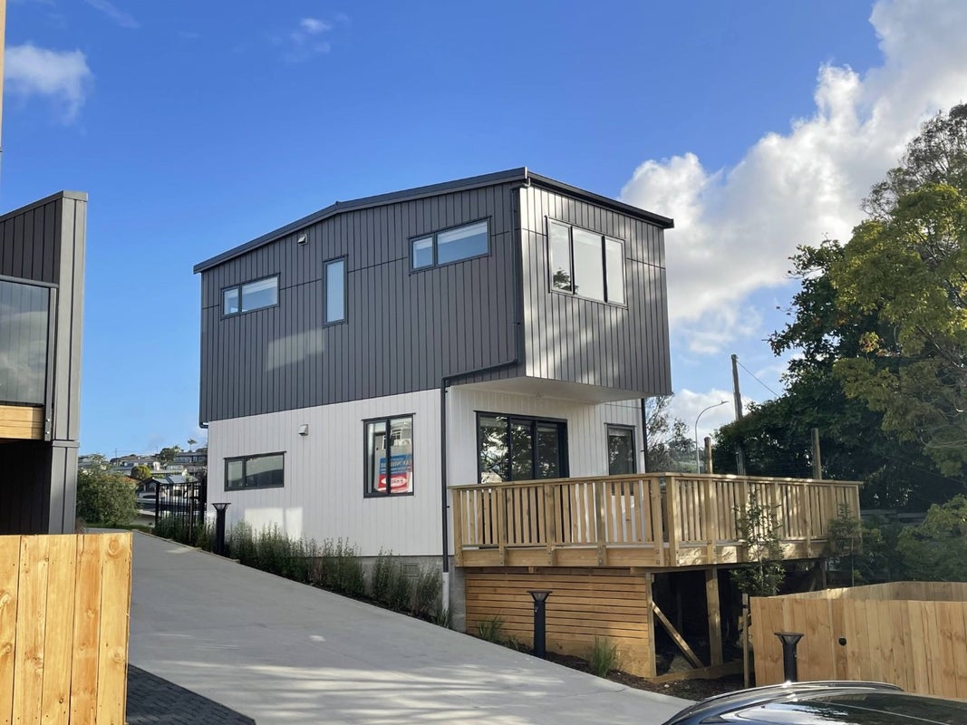 1/694 Whangaparaoa Road, Stanmore Bay, Whangaparaoa - Carousel 1