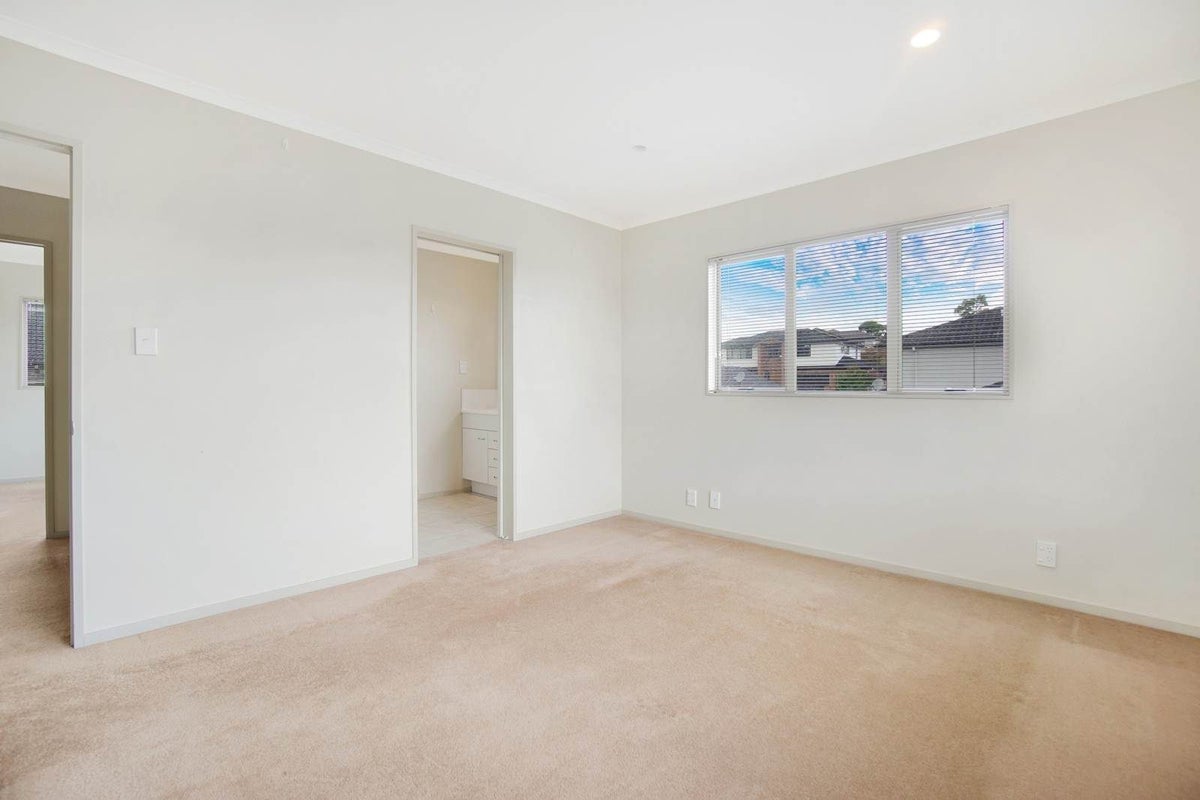 12 Ballymore Drive, Pinehill, Auckland - Carousel 13