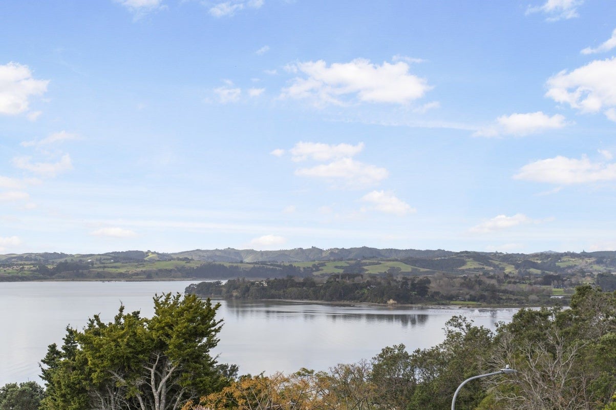 1/182 Sandspit Road, Shelly Park, Auckland - Carousel 2