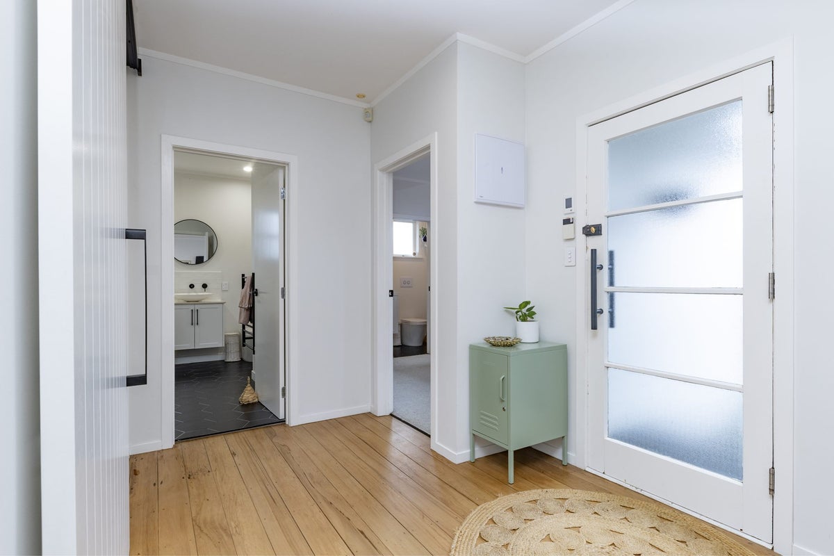 2/118 Grey Street, Onehunga, Auckland - Carousel 2