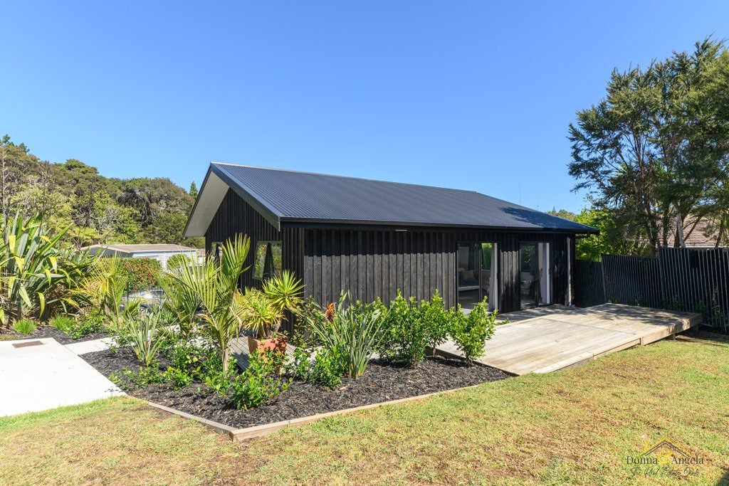 11C Konini Road, Titirangi, Auckland - Carousel 1