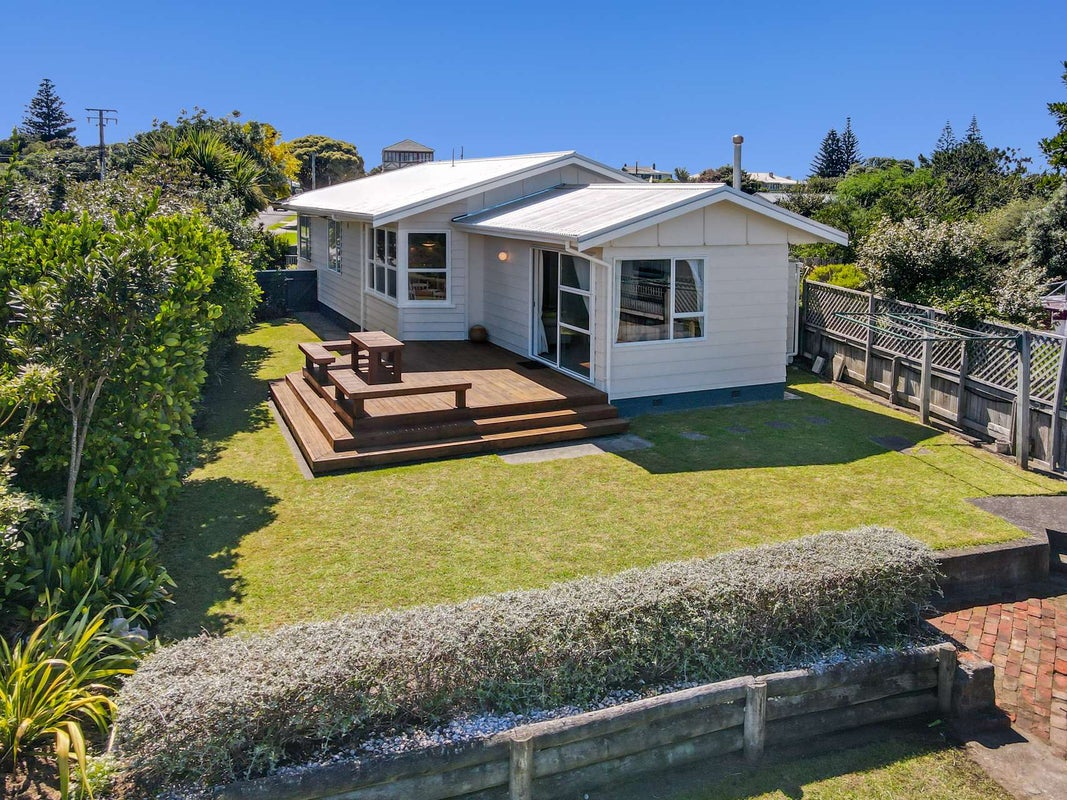 2 Taupata Street, Castlecliff, Whanganui - Carousel 1