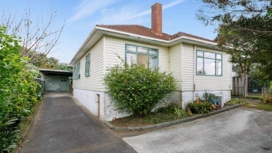 84 Moa Road, Point Chevalier, Auckland - Carousel 1