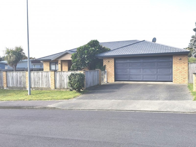 4 Byron Brown Place, Otaki Beach, Otaki - Carousel 1