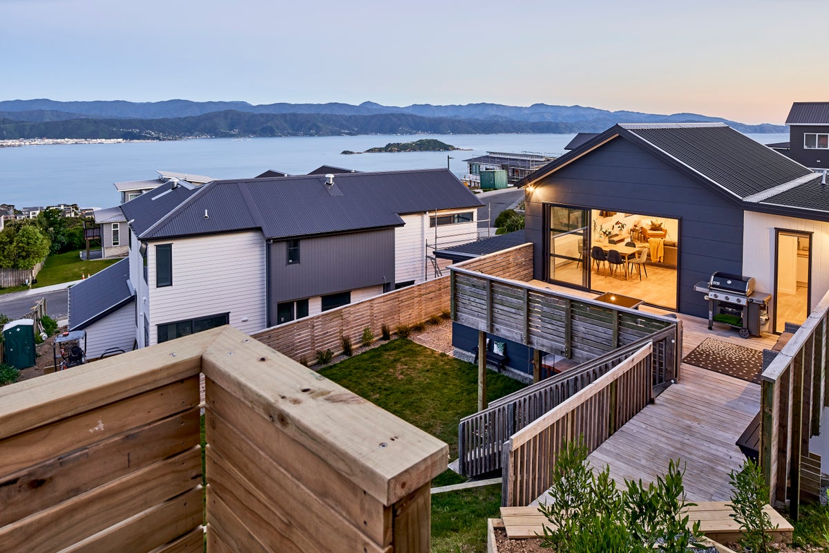 20 Domett Street, Newlands, Wellington - Carousel 2