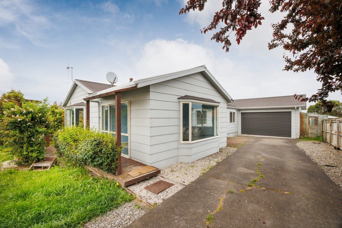 101 Hillcrest Drive, Kelvin Grove, Palmerston North - Carousel 1