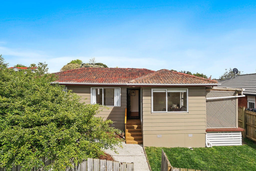1 Frostbite Place, Ranui, Auckland - Carousel 1