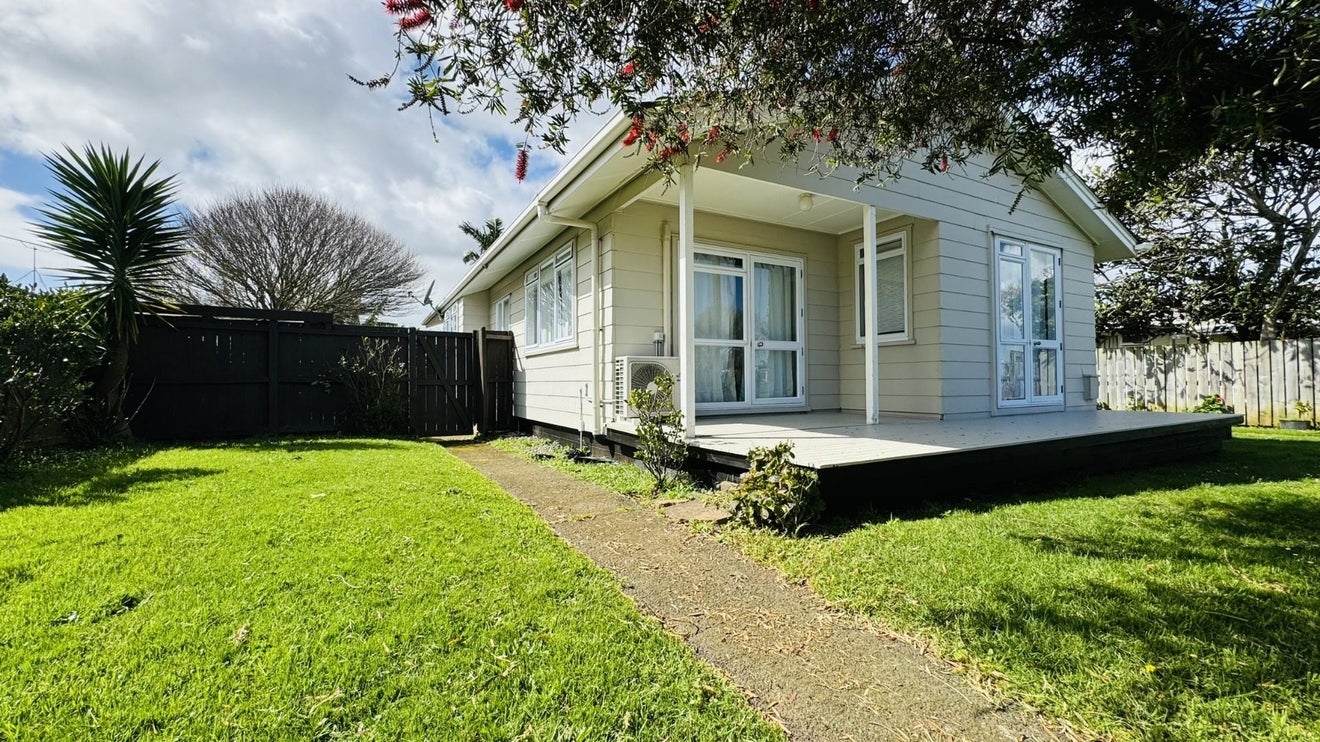 15 Cardrona Place, Favona, Auckland - Carousel 1