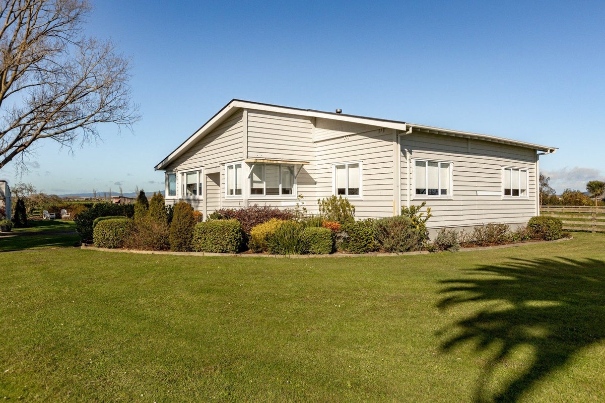722 State Highway 25, Thames - Carousel 1
