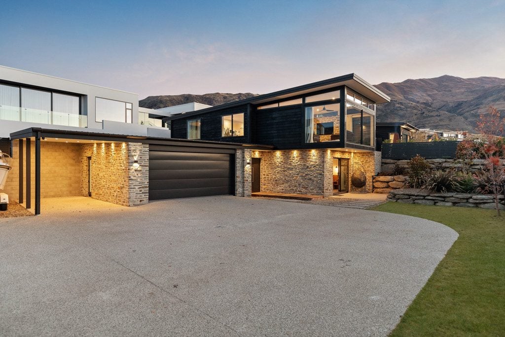 23 Little Alpha Loop, Wanaka - Carousel 1