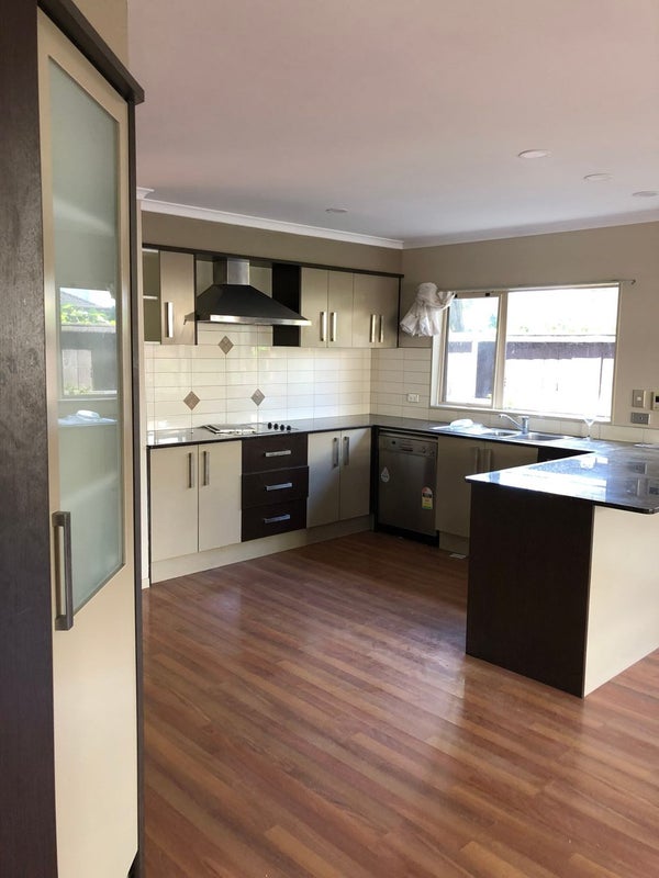 5 Bezar Place, Flat Bush, Auckland - Carousel 2