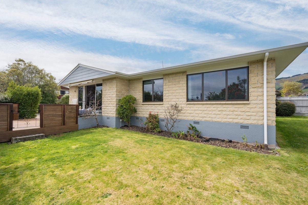 8 Challies Way, Richmond - Carousel 2