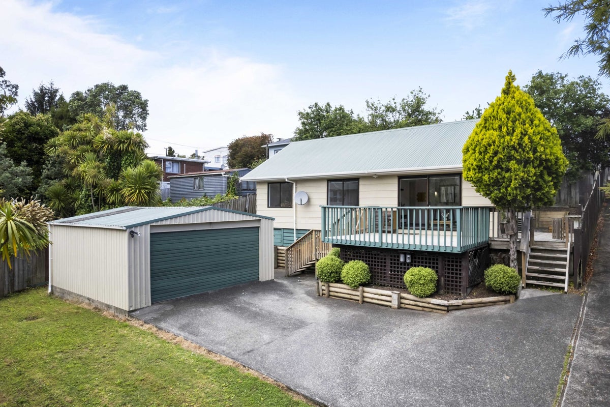 2/18 Evans Road, Glen Eden, Auckland - Carousel 1