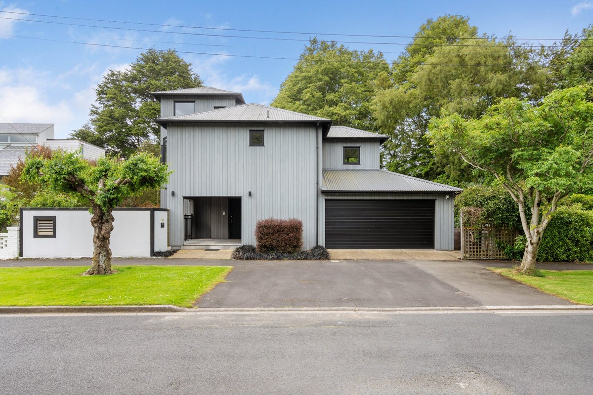 132A Cannington Road, Maori Hill, Dunedin - Carousel 1